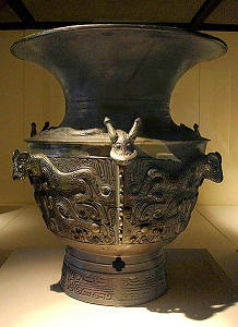 Chinese Shang dynasty bronze vessel